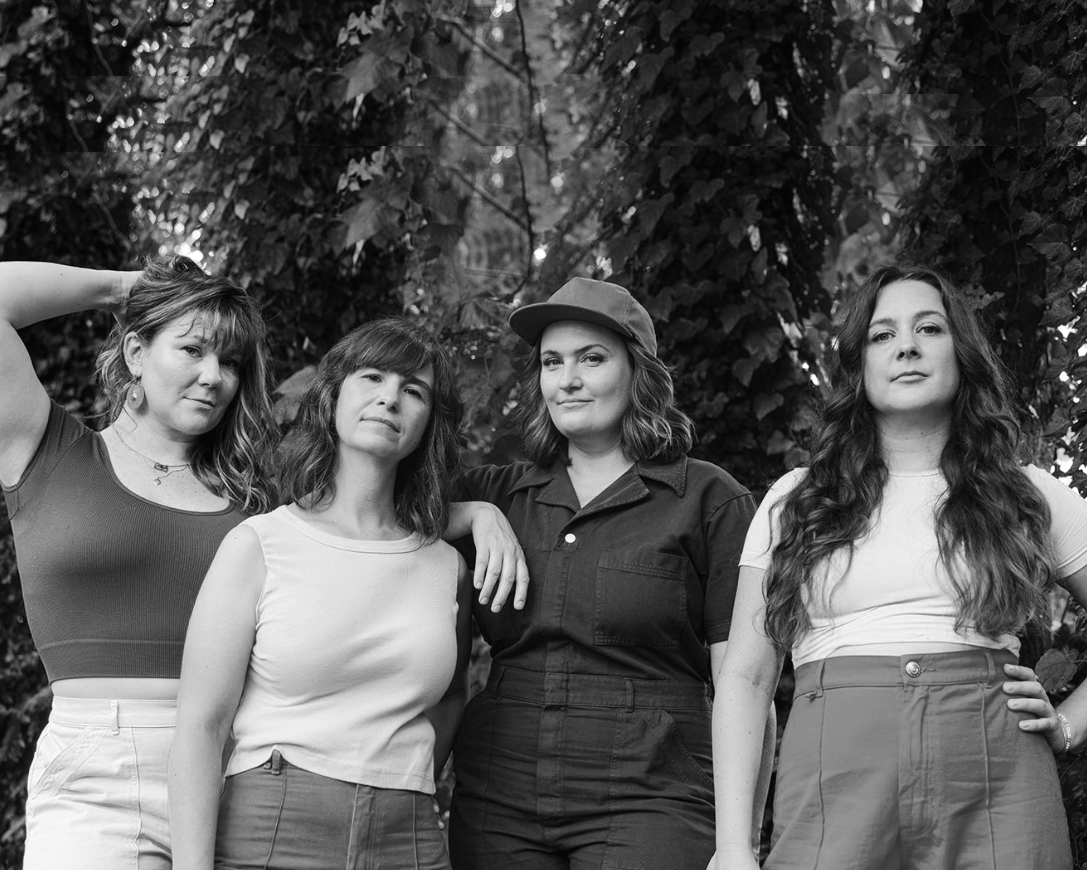Della Mae