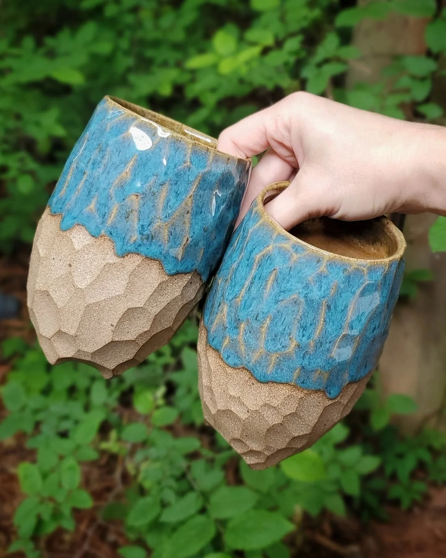 Hello hihi 💜😘👋🏻🌼🌻
I am getting close to my next sale! 💖 I will be making a video of all the pieces that will be in the sale as soon as I finish up glazing.

In the meantime, how do you feel about these cups?? I LOVE this clay. It's so pretty ✨