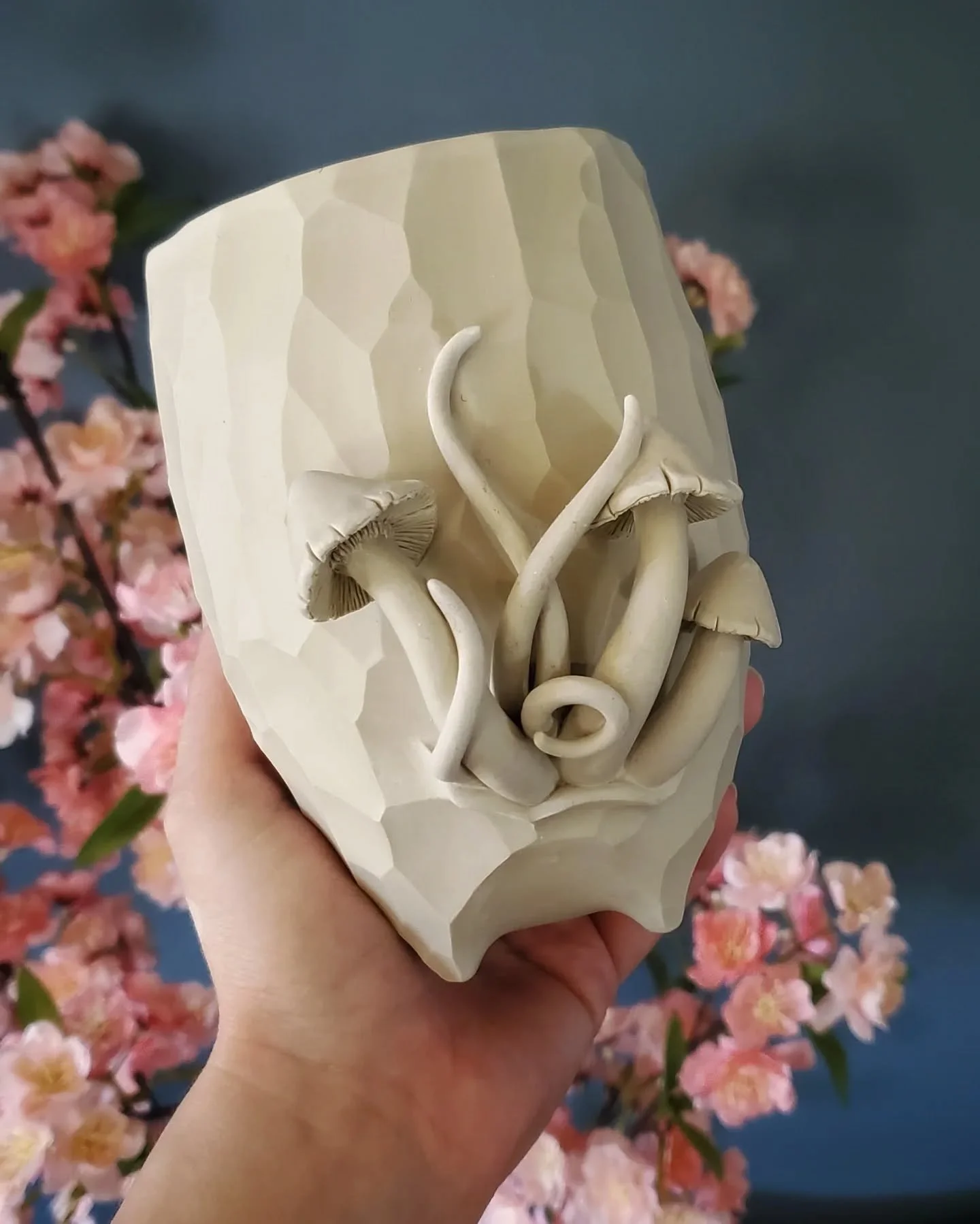 🌿🍄Taking a break from my simple test pieces and getting back into the whimsy spirit 💜 I want to make a piece COVERED in mushrooms and vines. ✨