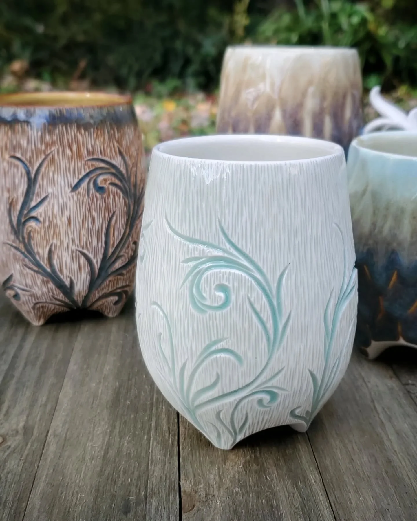 🌿 In case you missed it, I uploaded new items to my online shop last weekend! There are still some pieces to choose from including some mushroom jars 🍄 and this cute little vine tumbler. 🌿

#kaiceramics #kaitlynceramics #pottery #ceramics #handmad