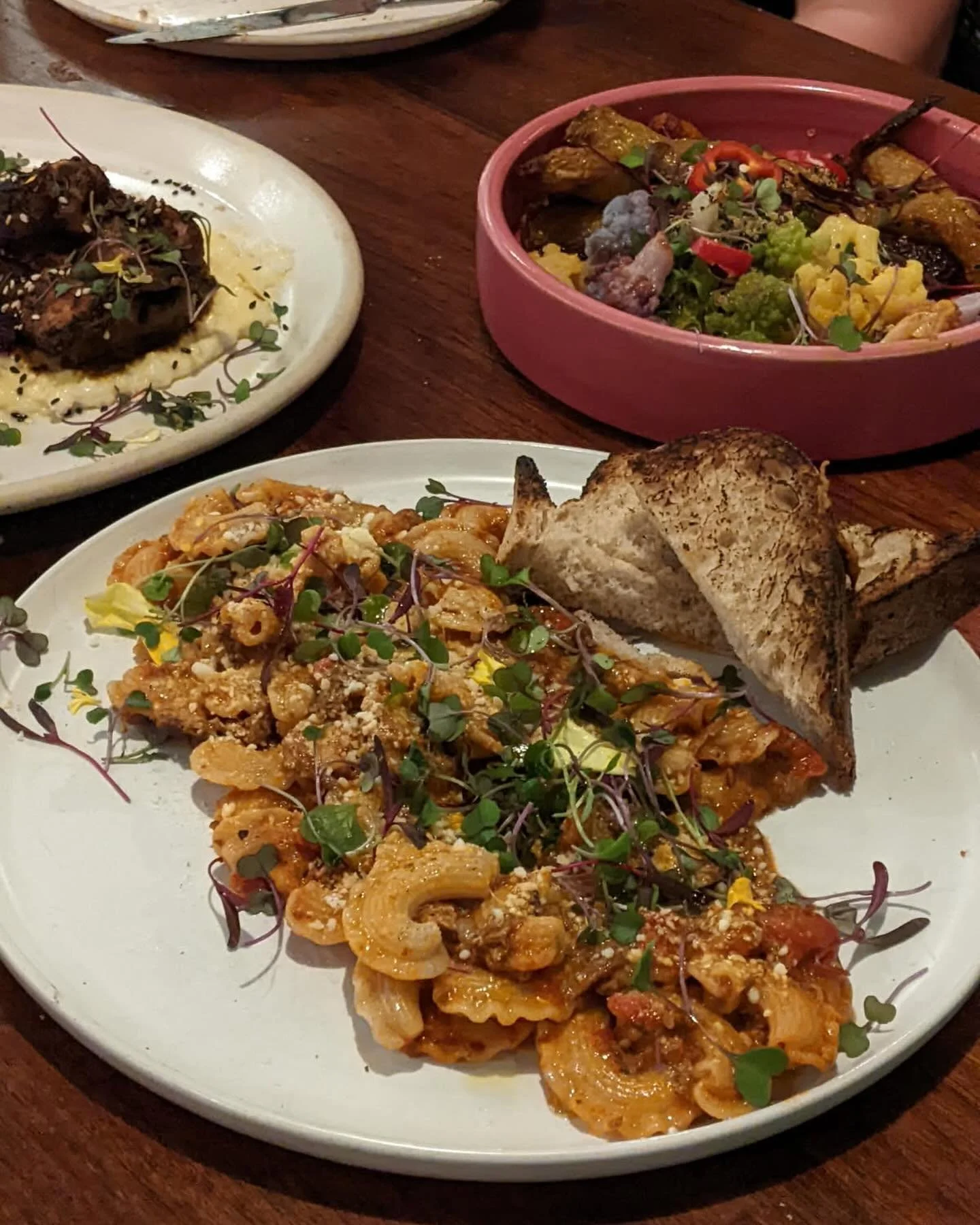 We love seeing our pasta used in different ways. @cocinachiwas made this stunner of a dish with creste di gallo, @biancodinapolitomatoes, chile colorado, and chorizo. So here&rsquo;s another reason to check them out if you haven&rsquo;t already. They