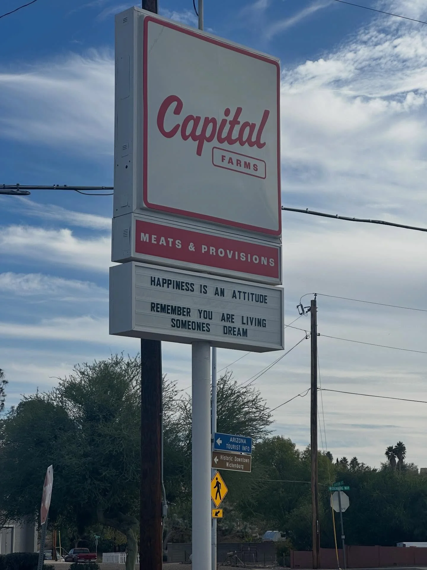 We started selling pasta with @capital.farms and finally made a long overdue stop on way to Vegas. Burgers and hot dog were awesome. Definitely check them out for amazing AZ raised beef, some seriously delicious smash burgers, and lots of local AZ go