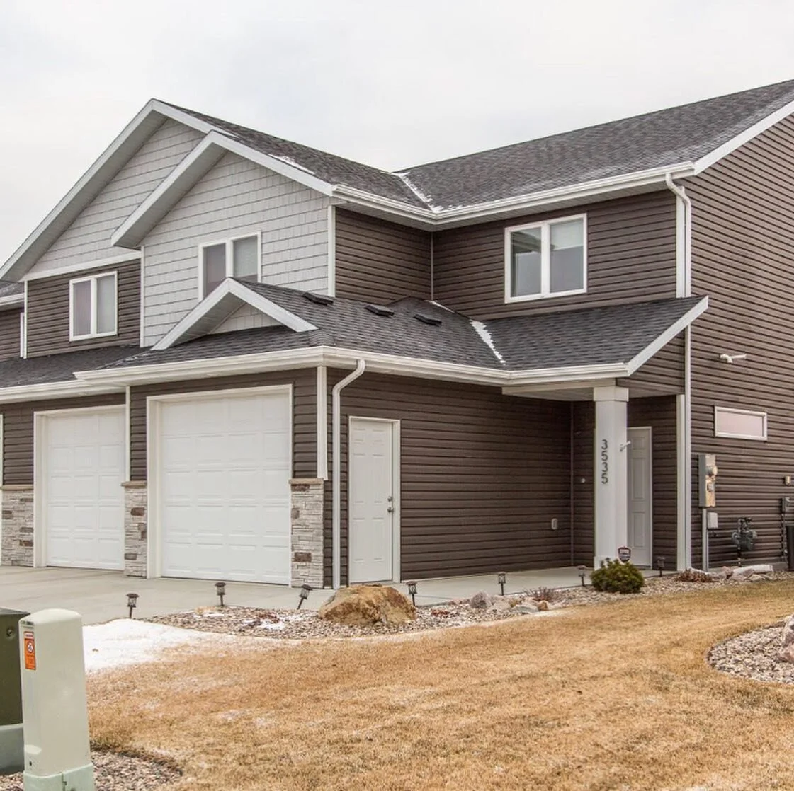 🏡House of the Week🏡
💥New Listing!💥
⭐️3535 Meridian Dr, Bismarck⭐️
This beautiful twin-home is located in beautiful south Bismarck, has 3 bedrooms, 3 bathrooms, a fenced yard, open concept living, and so much more! Make sure to see this home today
