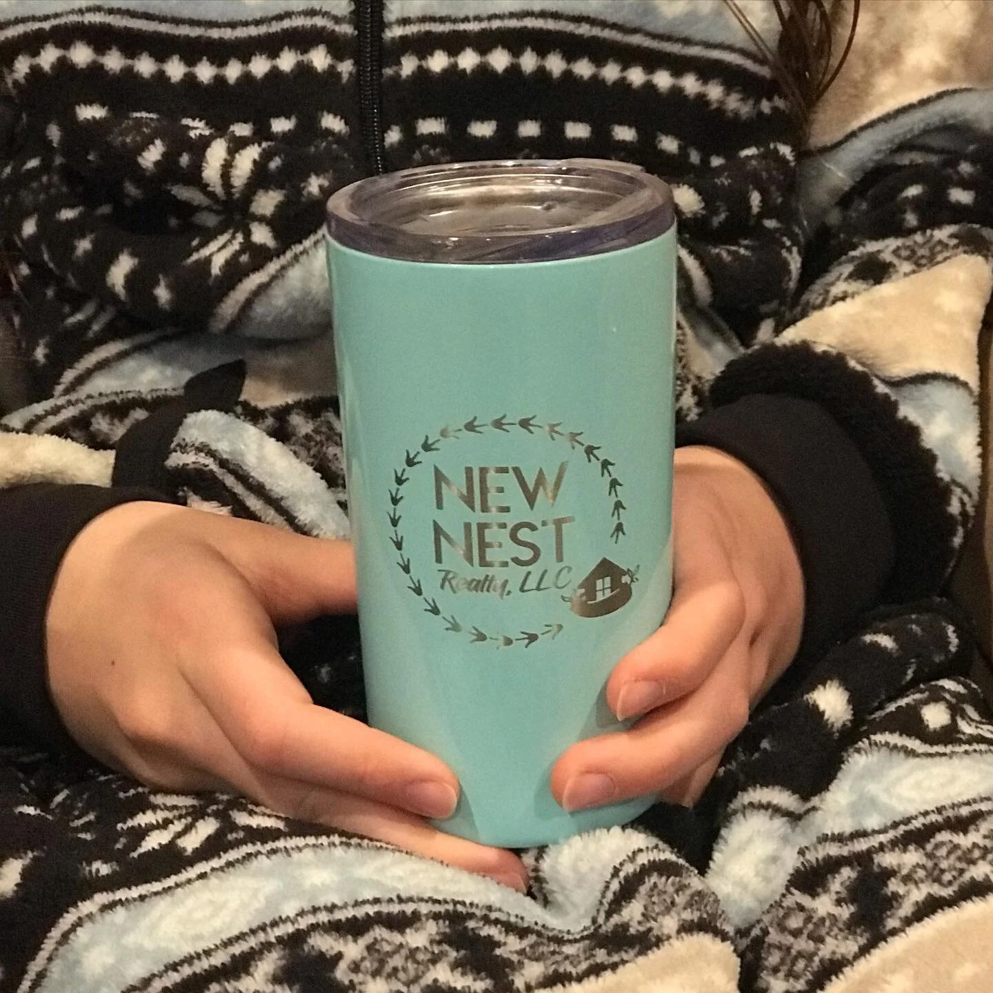 It’s glued to her hands. 💙 Best gift ever. 
.
.
.
#newnestnd #kirstinwilhelmteam #soldbystasia #smbuyersagent #walkingbillboard #mamashelper #cheerleader #favoritemug #brynaenastia @stasmitz