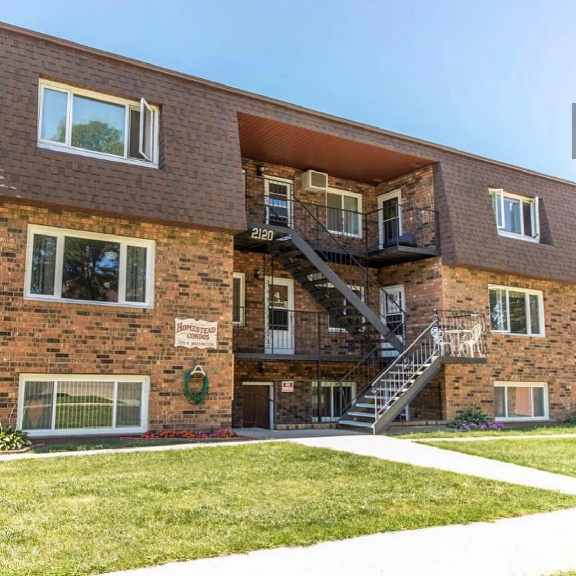 🏭House of the Week!🏭
2120-8 N Washington St, Bismarck 
💥Reduced to $114,900💥
🚪Open House 1/10 1-2pm🚪
This fantastic condo has 3 bedrooms, one large bathroom, a great size laundry room, is centrally located and is more affordable than renting!?