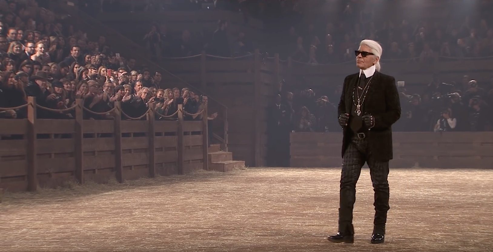 CHANEL Paris-Dallas 2013/14 Métiers d'Art show