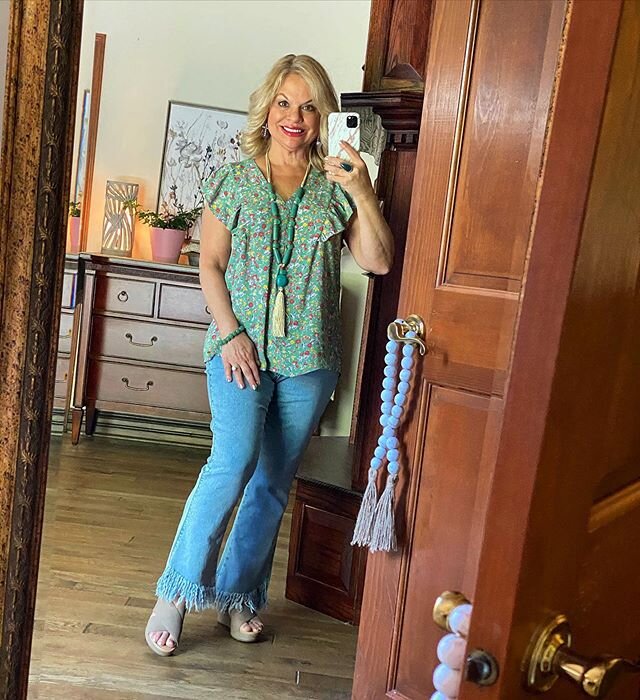 🌿Happy summertime! I just love this season~ sunshine and warm temps! Wishing you a beautiful day!
🌿
I&rsquo;ve linked this outfit on the free LIKEtoKNOW.it app. Follow &ldquo;overfiftyandblessed&rdquo; to shop my fashions on this app.
🌿
#overfifty