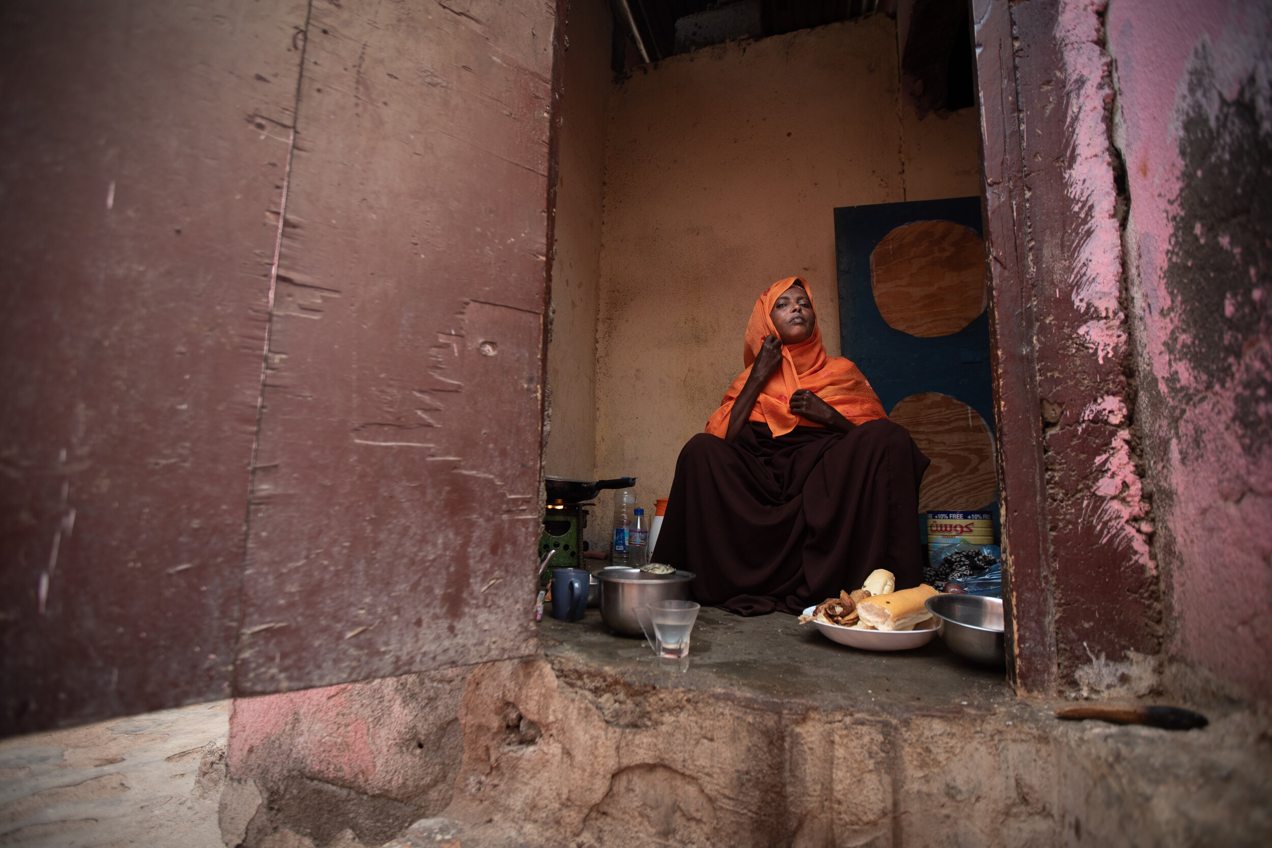  Saada Tawalaneh Assoweh preparing lunch for her children. Djibouti city, 2019 