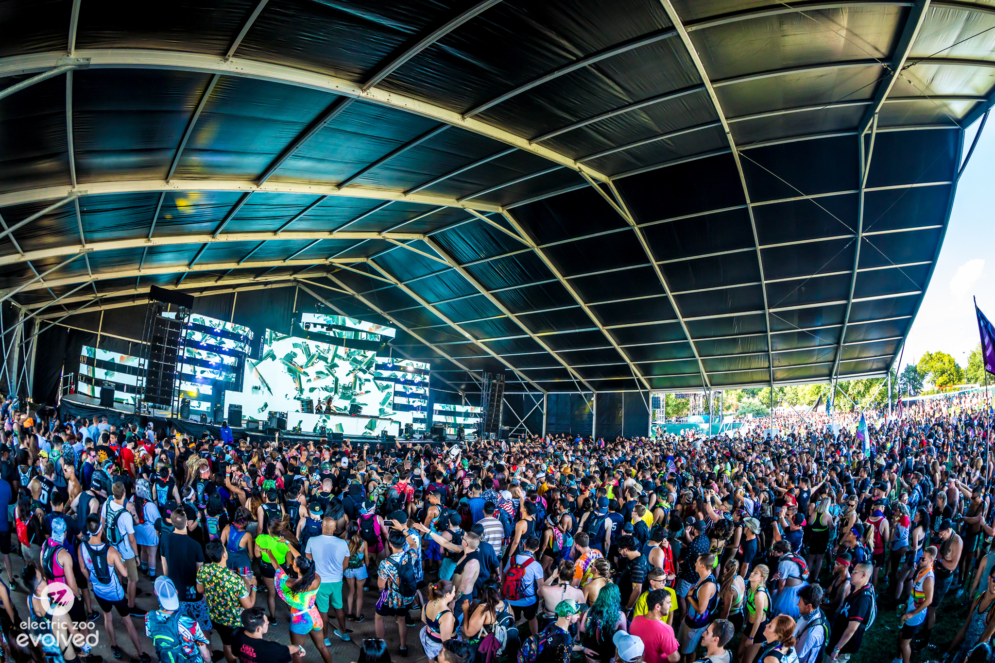 EZOO2019_0830_173441-9057_ALIVECOVERAGE.jpg