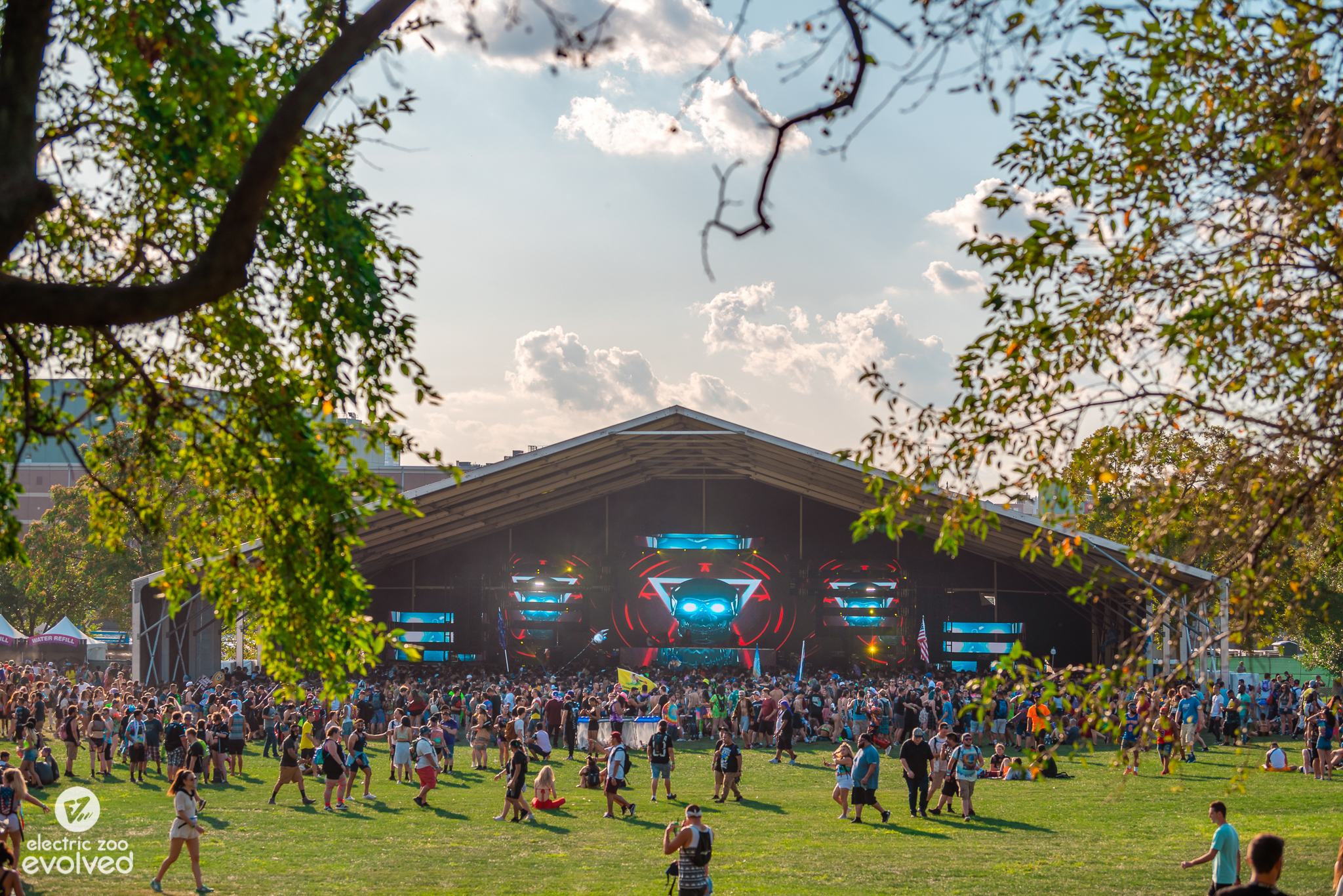 EZOO2019_0830_173553-7656_ALIVECOVERAGE.jpg