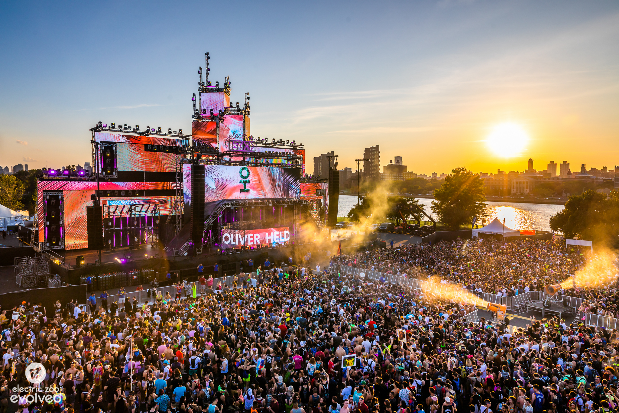 EZOO2019_0830_185735-3290_ALIVECOVERAGE.jpg