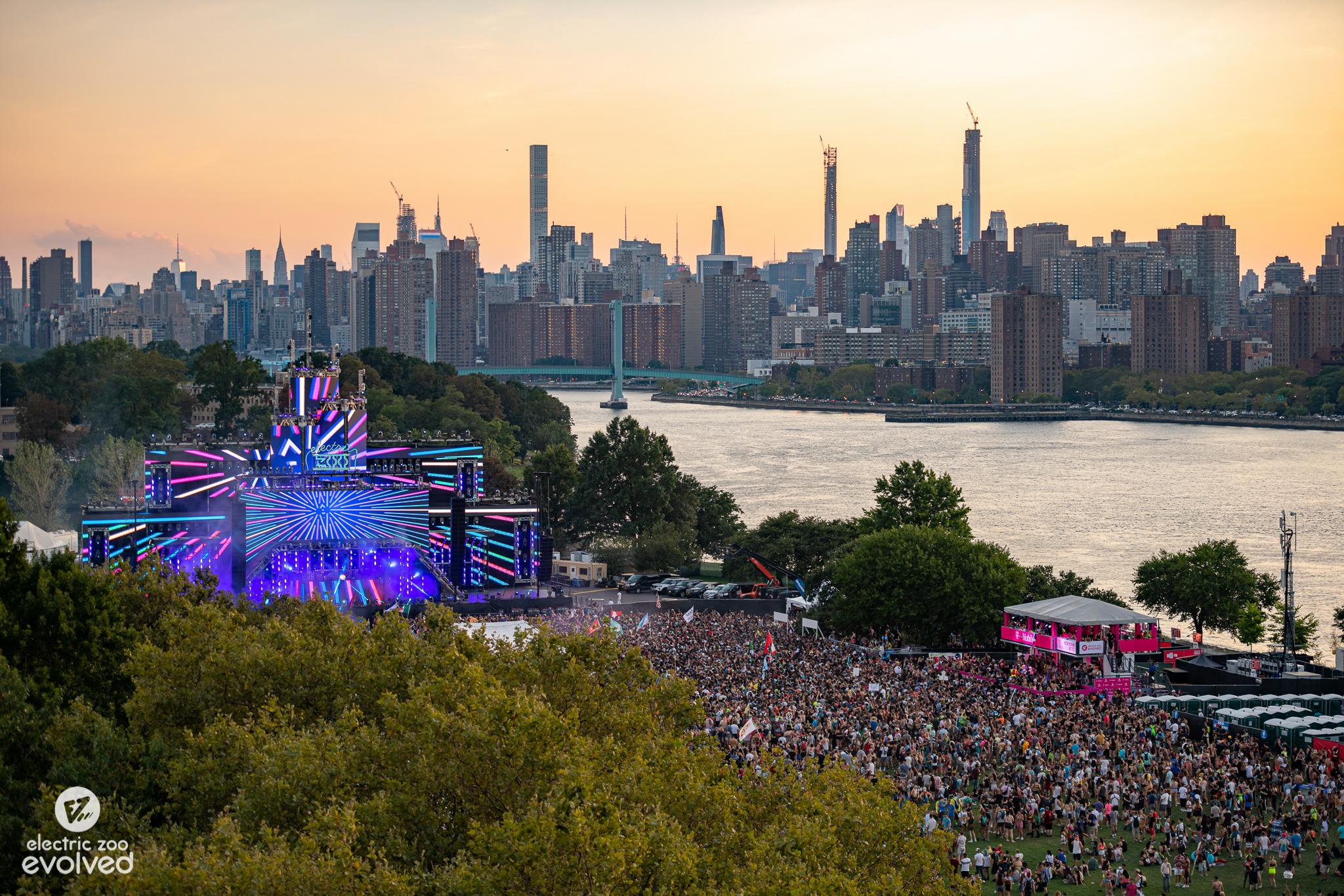 EZOO2019_0830_192658-9740_ALIVECOVERAGE.jpg