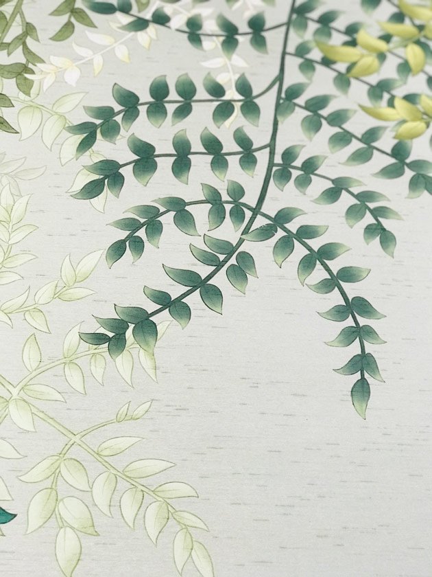  Gold leaf-embellished, hand-painted fern wallpaper, an opulent choice for luxury interior decoration projects. 