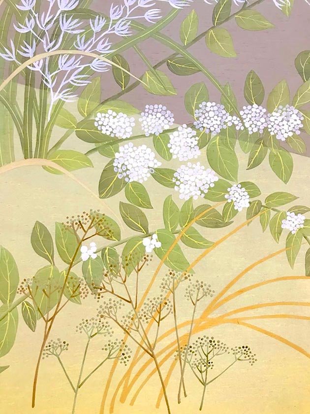  Close-up of luxury hand-painted Ikebana wallpaper with creamy white flowers and bright green leaves, a testament to designer craftsmanship. 