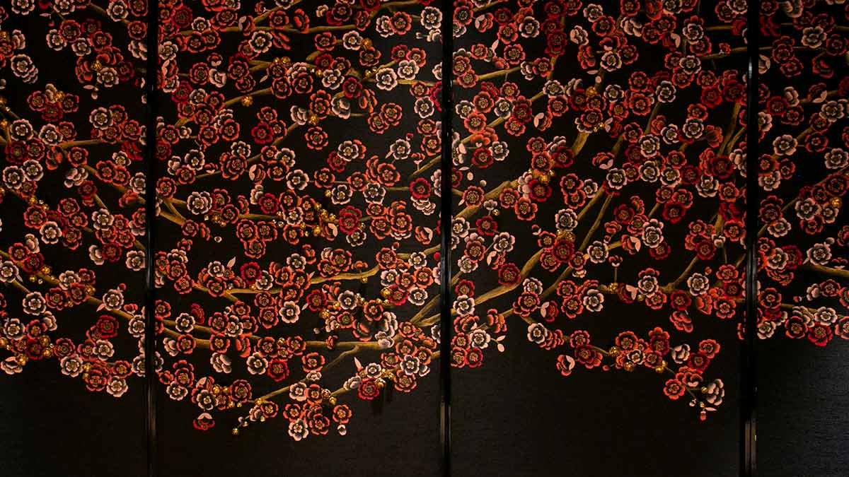 Designer Black Screen with Cherry Blossoms Canopy Wallpaper: Adorned with delicate cherry blossoms, ideal for creating a focal point in luxurious interiors. 