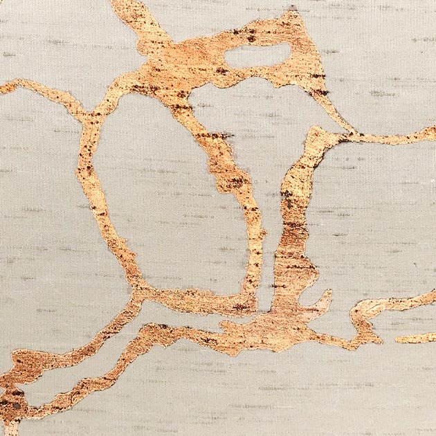 Hand-Painted-Wallpaper-Ecriture-Mesmerizing-Gold-Patterned-Painting-White-Background-Kintsugi-Elegance.jpg