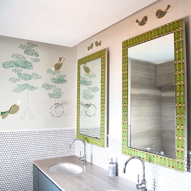  Luxurious bathroom interior featuring green, white, and orange birds on a captivating Cloud Tree mural, blending nature with serene bathroom decor. 