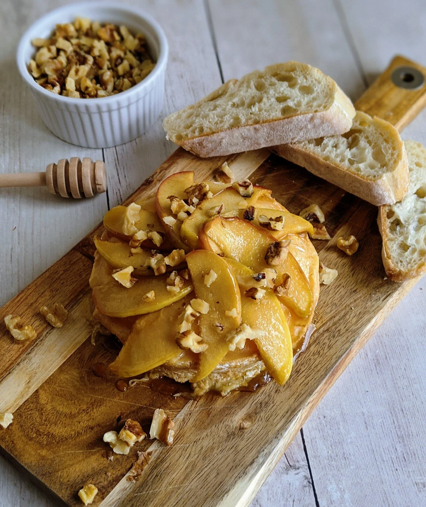 Smoked Comfort Cream with Caramelized Apple and Walnuts