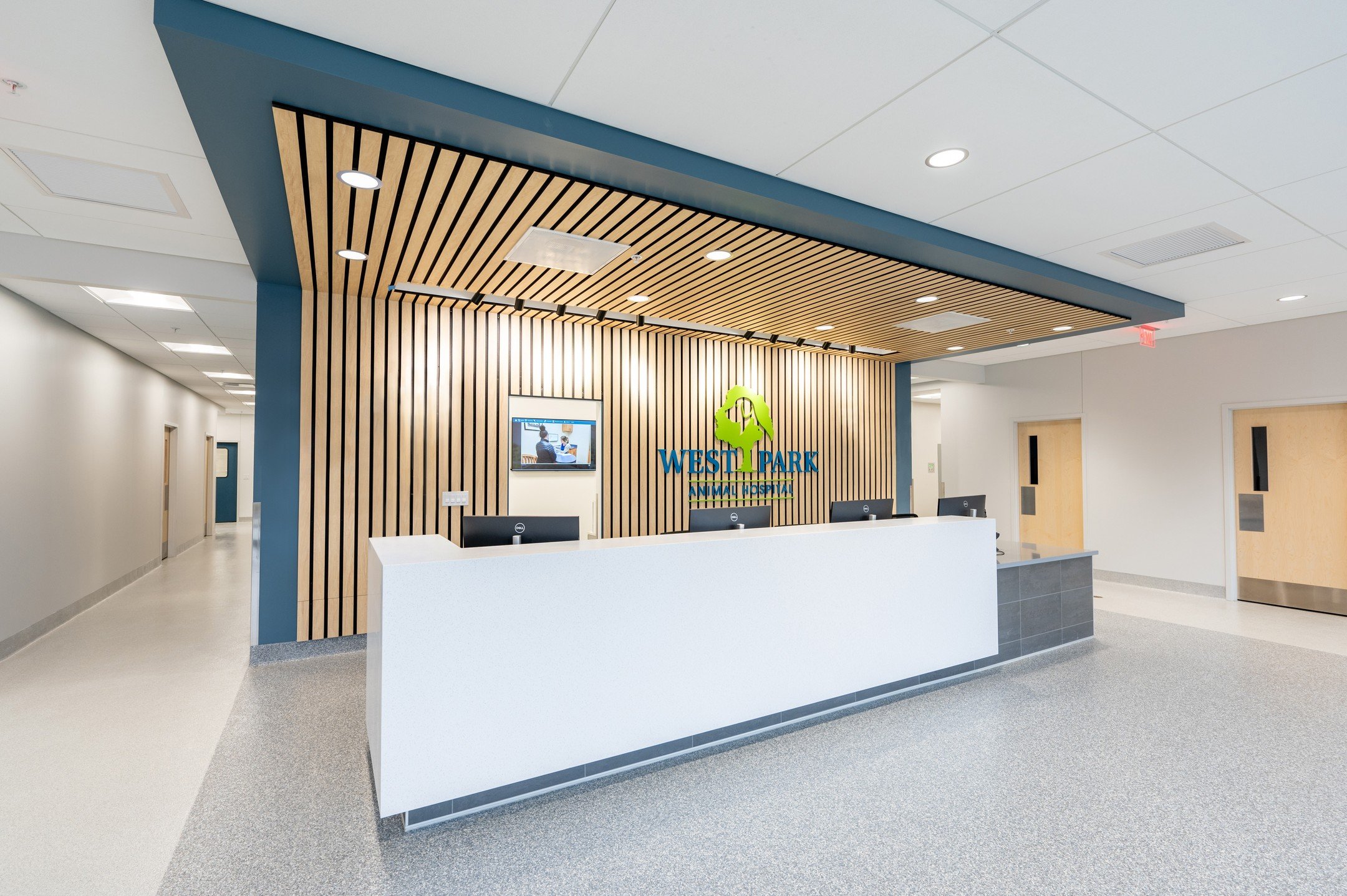 We're excited to share Westpark Animal Hospital's new building in Cleveland! Spanning 35,000 sf, this new facility offers top-notch care with exam rooms, surgical suites, specialized medial wards, and staff space to support the growing needs of the v