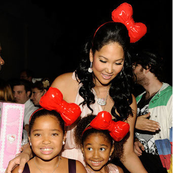 Kimora Lee Simmons and daughters in Chubby Bunny bows