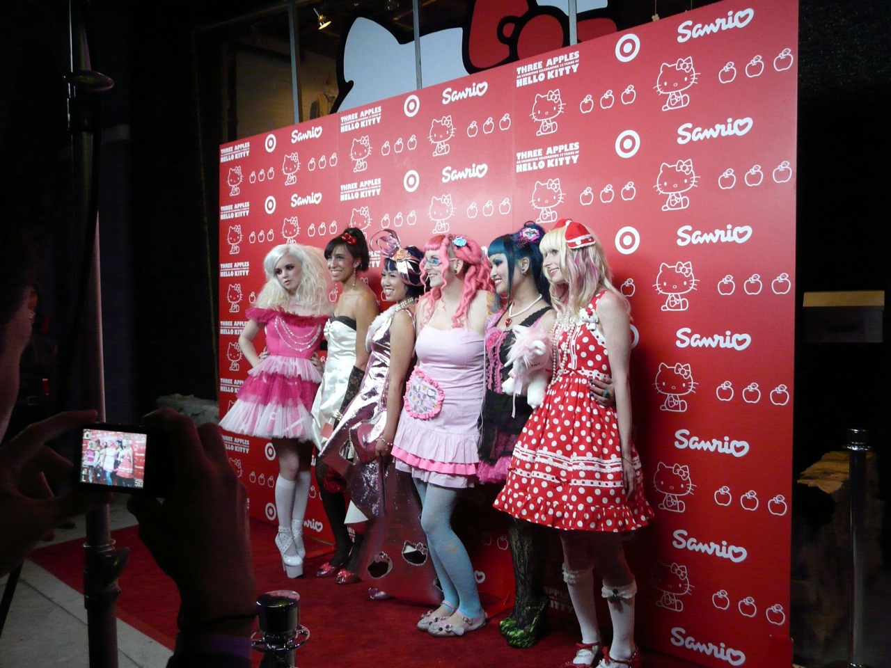 Hello Kitty 3 Apples Fashion Show