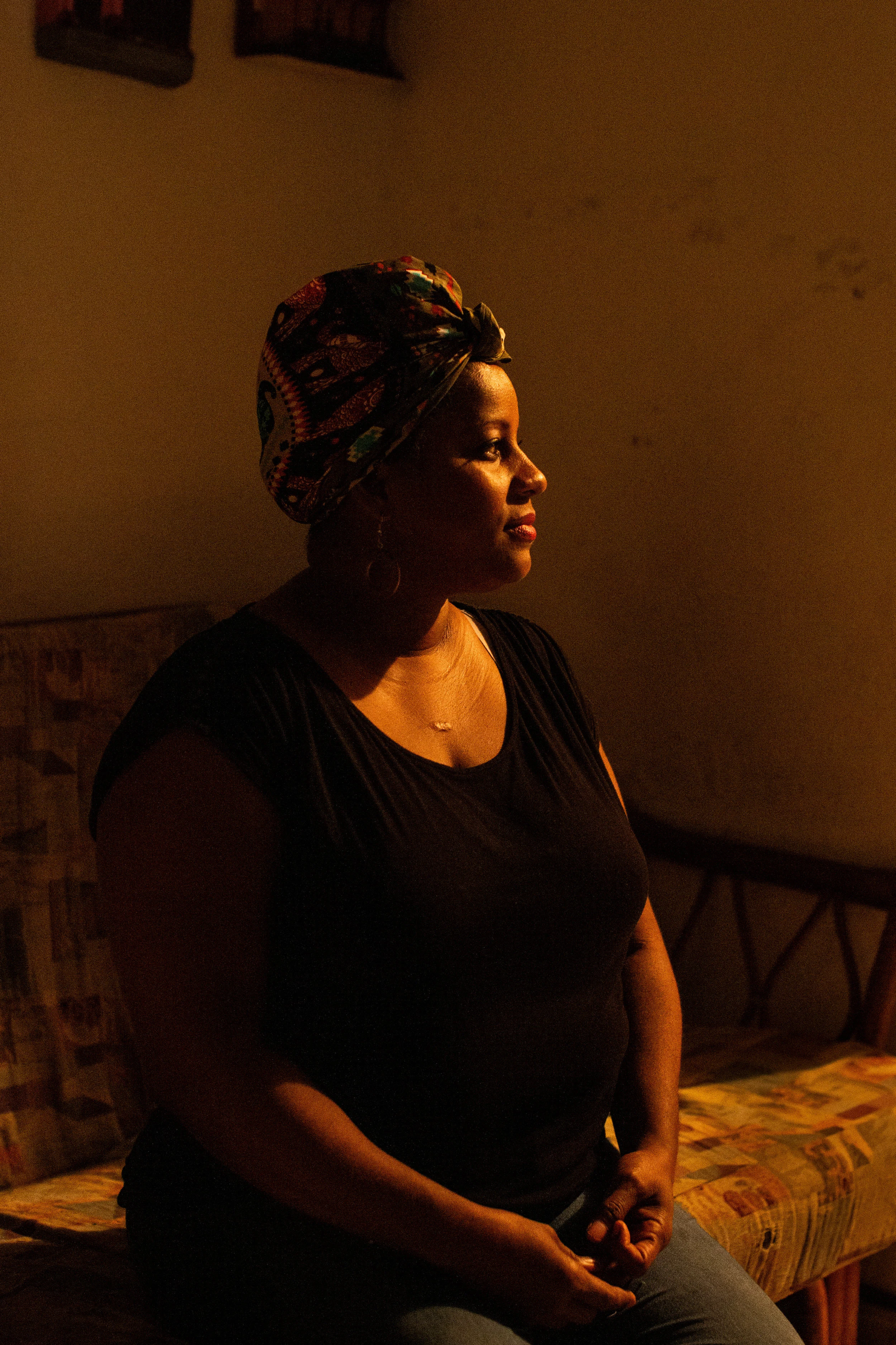 Glenny Alvarez, líder comunitaria y participante del Caldero de las Ideas del Colectivo ILÉ posa para un retrato en su hogar en El Barrio San Antón, Carolina, P.R., el 23 de abril de 2019.