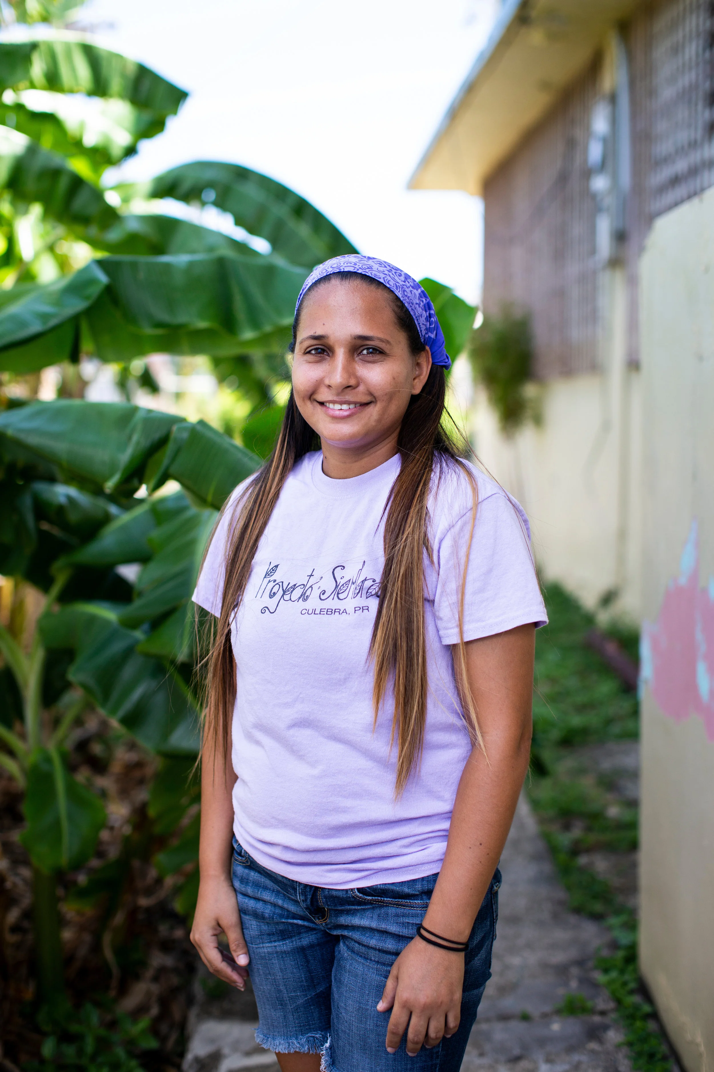 Iris Climent, 28, posa para un retrato en la sede de Mujeres de Islas en Culebra, P.R., el 23 de abril de 2019. Climent trabaja a tiempo completo como participante del Proyecto Siembra, de Mujeres de Islas.