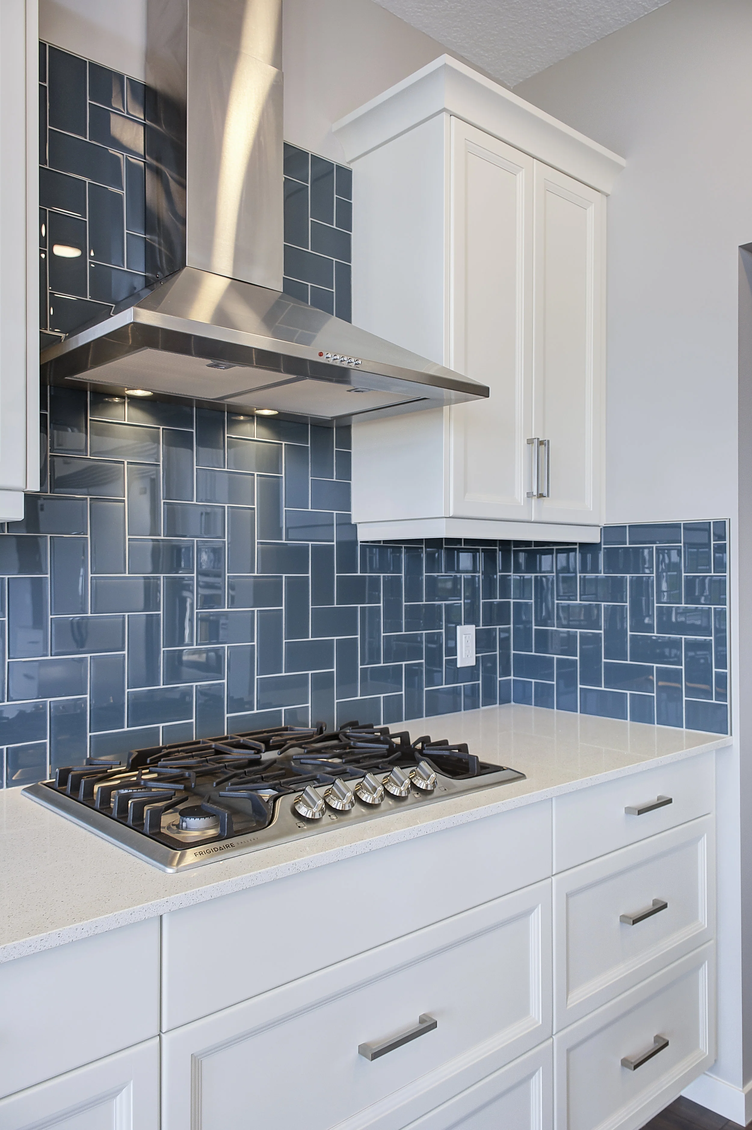 7-main kitchen stovetop and hoodfan-1.jpg