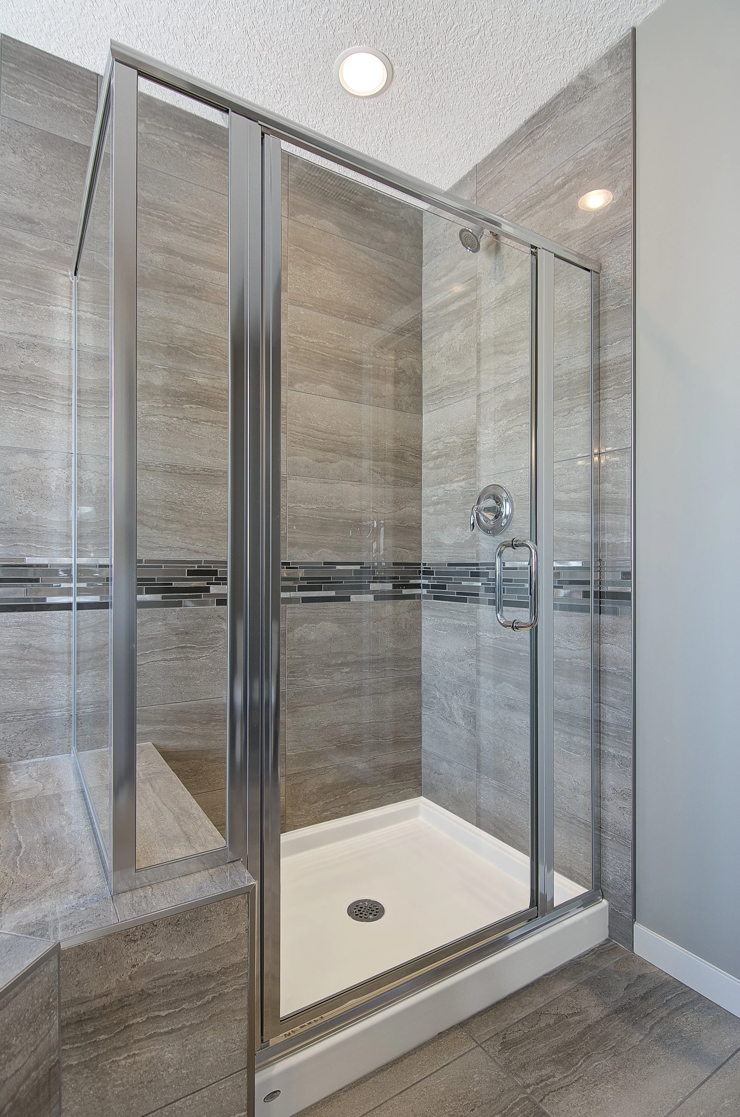 22-upper master bath 3-.jpg