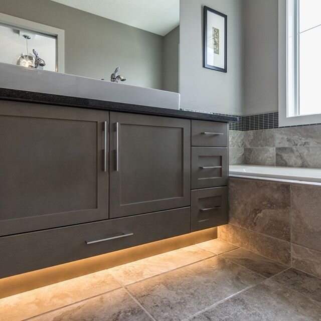 Sleek under-mount lighting and a double wide sink for your dream vanity. 
#designerhomes #customhome #interiordesign #yychomes #loveyyc #calgaryhomes #aquillahomes #builtbetter