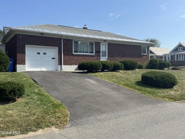 126 Rosemont.jpg