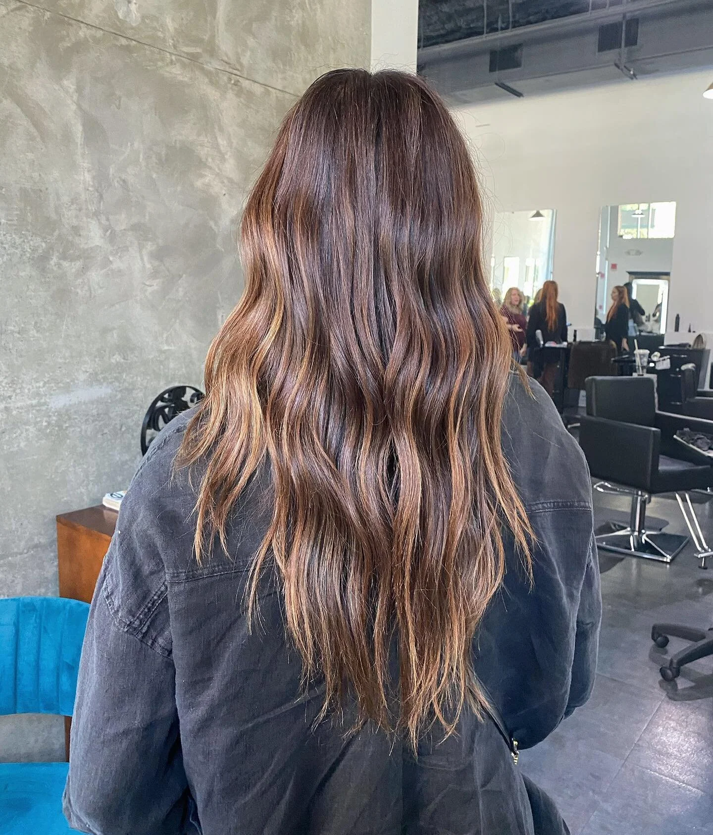 REFRESHD // WAVEZ 🤎
&bull;
&bull;
To book an appointment 📲 407-270-9595

 #dayinthelife #IGK #hair #hairbykev #kbcolour #summer #hairstylist #orlandostylist #orlando #ftlaurderdale #hairgoals #perfecthair #beauty #orlandocolorist #transformation #l
