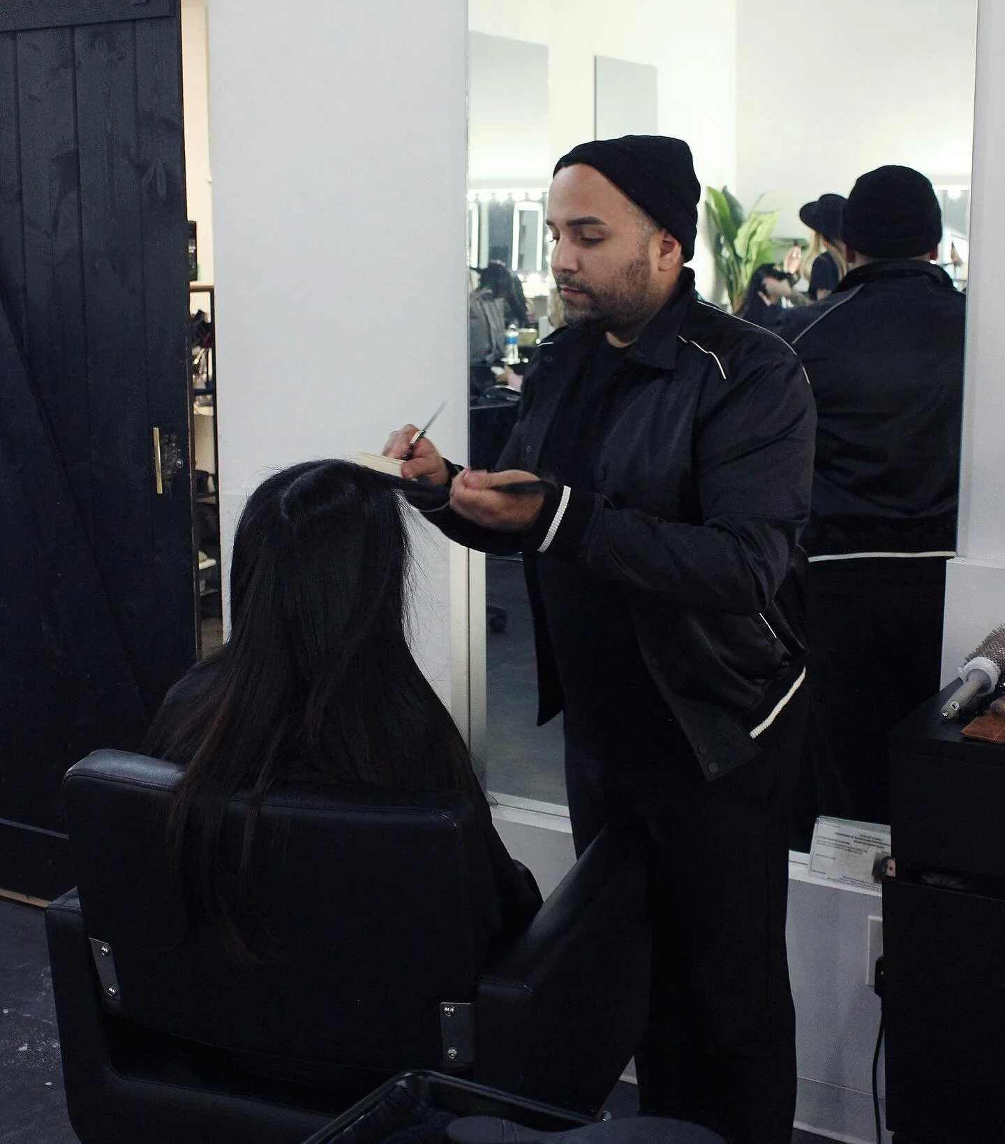 In need of a holiday refresh? Book your appointment today! 🤍
&bull;
&bull;
To book an appointment 📲 407-270-9595

 #dayinthelife #IGK #hair #hairbykev #kbcolour #summer #hairstylist #orlandostylist #orlando #ftlaurderdale #beauty #orlandocolorist #