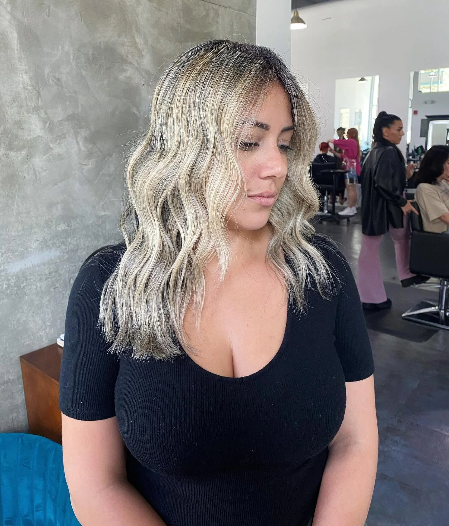 REFRESHD// KBCOLOUR 🤍
&bull;
&bull;
To book an appointment 📲 407-270-9595

 #dayinthelife #hairbykev #kbcolour #summer #hairstylist #orlandostylist #ftlaurderdale #hairgoals 
#transformation #livedinhair #haireducation #educationreels #toner #manea