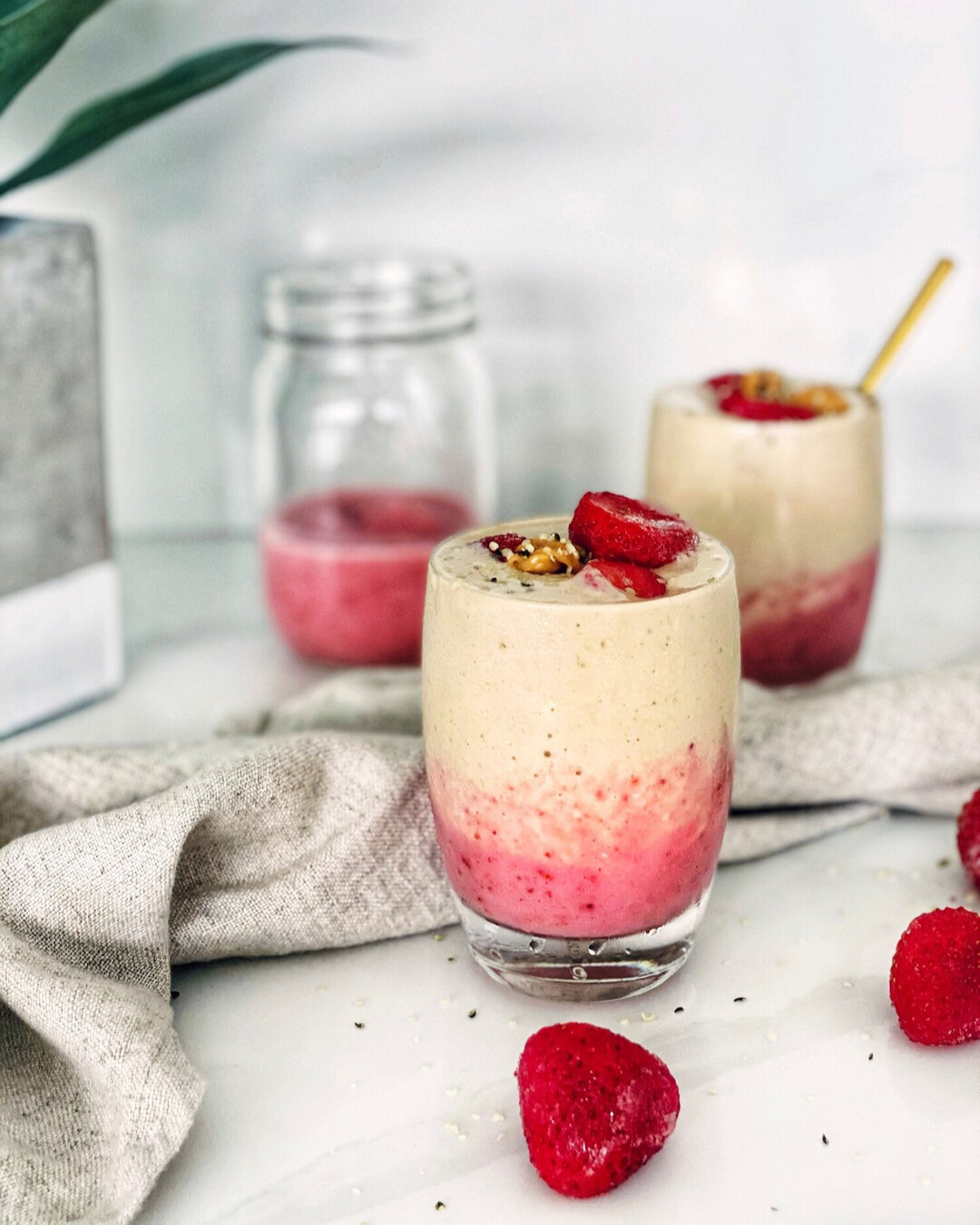 Lana's PB&amp;J Smoothie 🍓⠀⠀⠀⠀⠀⠀⠀⠀⠀
Get access to our smoothie eBook + our entire library w/ 100+ easy, weeknight-approved 🙃 recipes when you join @lehealthclub, or purchase our NEW a-la-carte Jumpstart Kit! Link in bio.