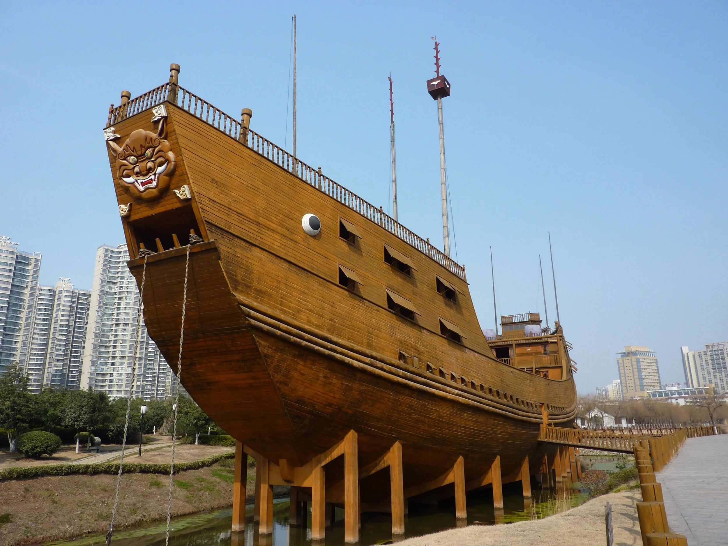 Nanjing_Treasure_Boat_-_P1070979.jpg