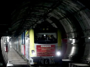 Chinese-train-via-Marmaray-400x267.jpg