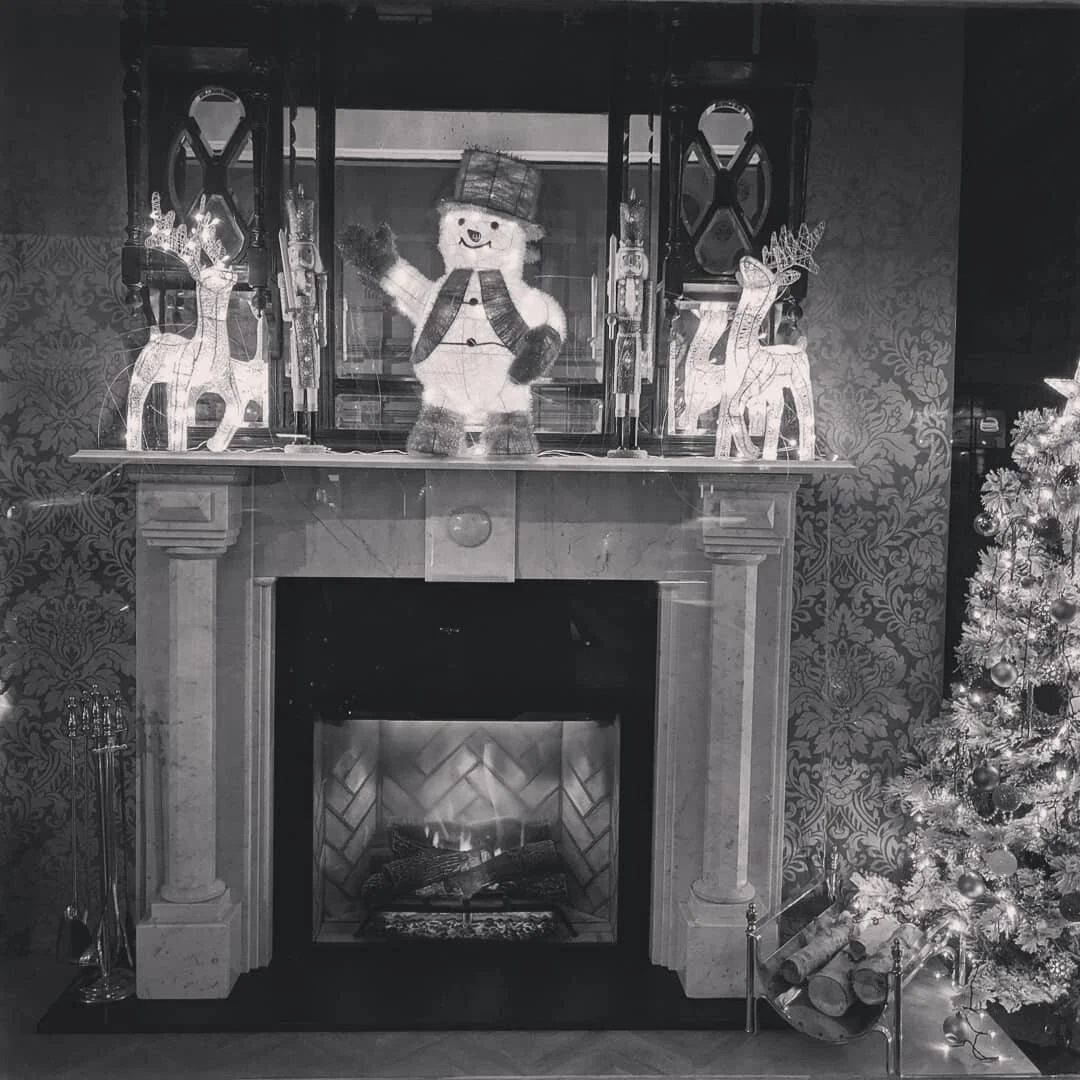 Festive season window display getting set up. All decorations carefully placed on a beautiful hand made Carrara surround. Made here in Melbourne.
Thanks @dimplexaus for the Revillusion 30" electric fireplace. ☃️🎄🎅#fireplacedecor #timetohangthestockings #marblemantel  #tistheseason #christmas #snowyaspen #santaiscoming #frosty #reindeer