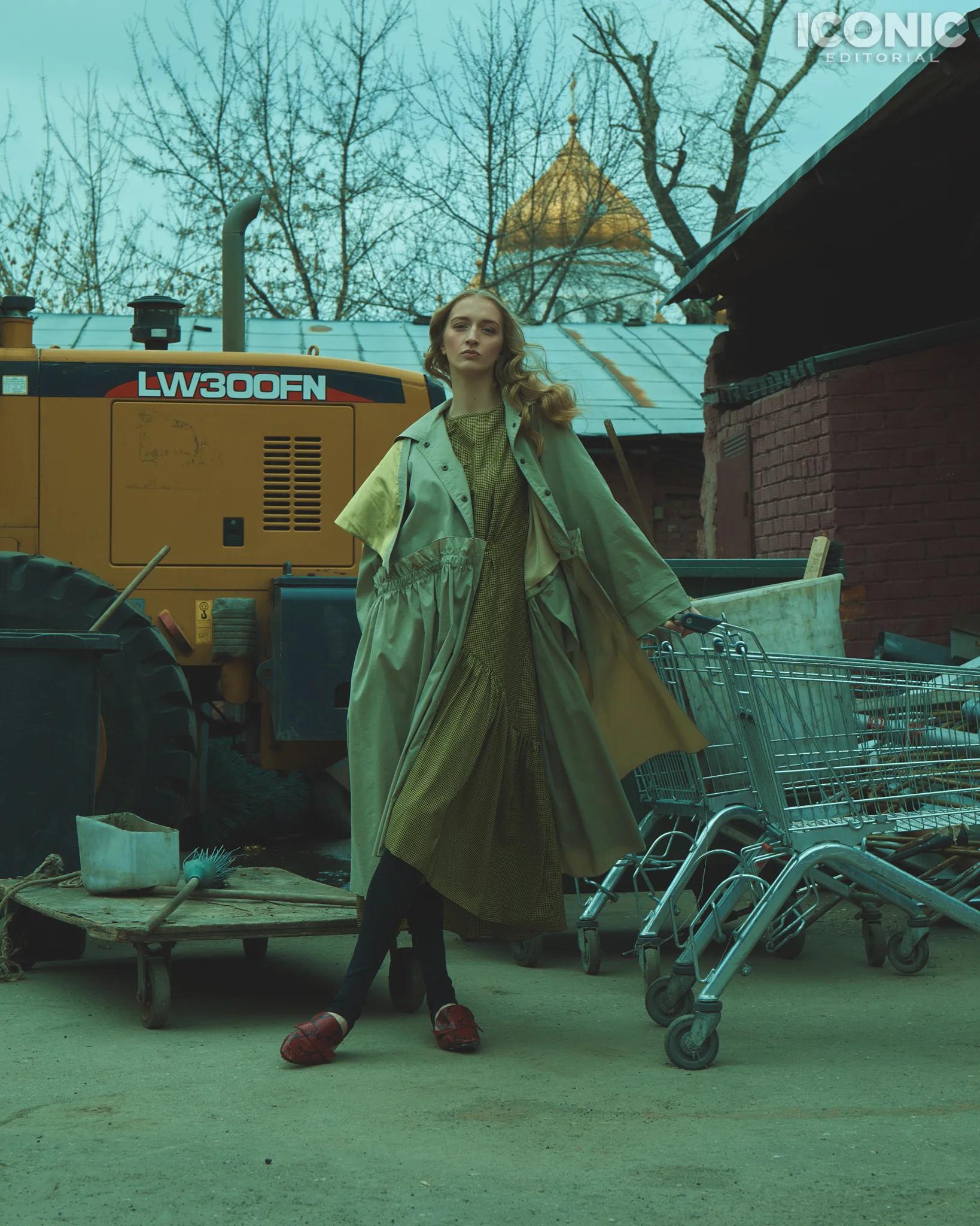 3/15 Cape | @lenamaksimova.brand Dress | Muss Mule | @rosbalet © Alej Fernández