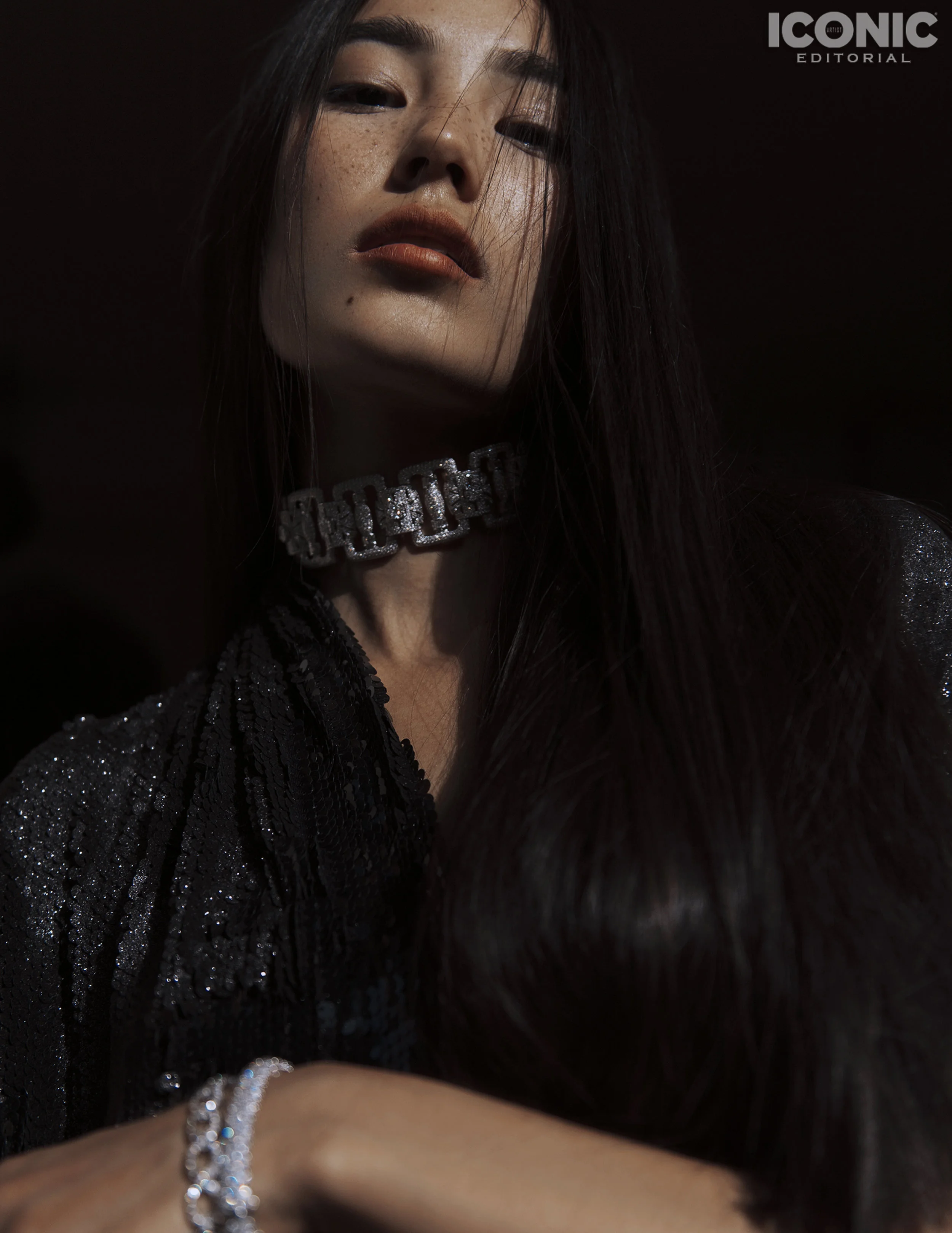 3/6 © Dora Mois