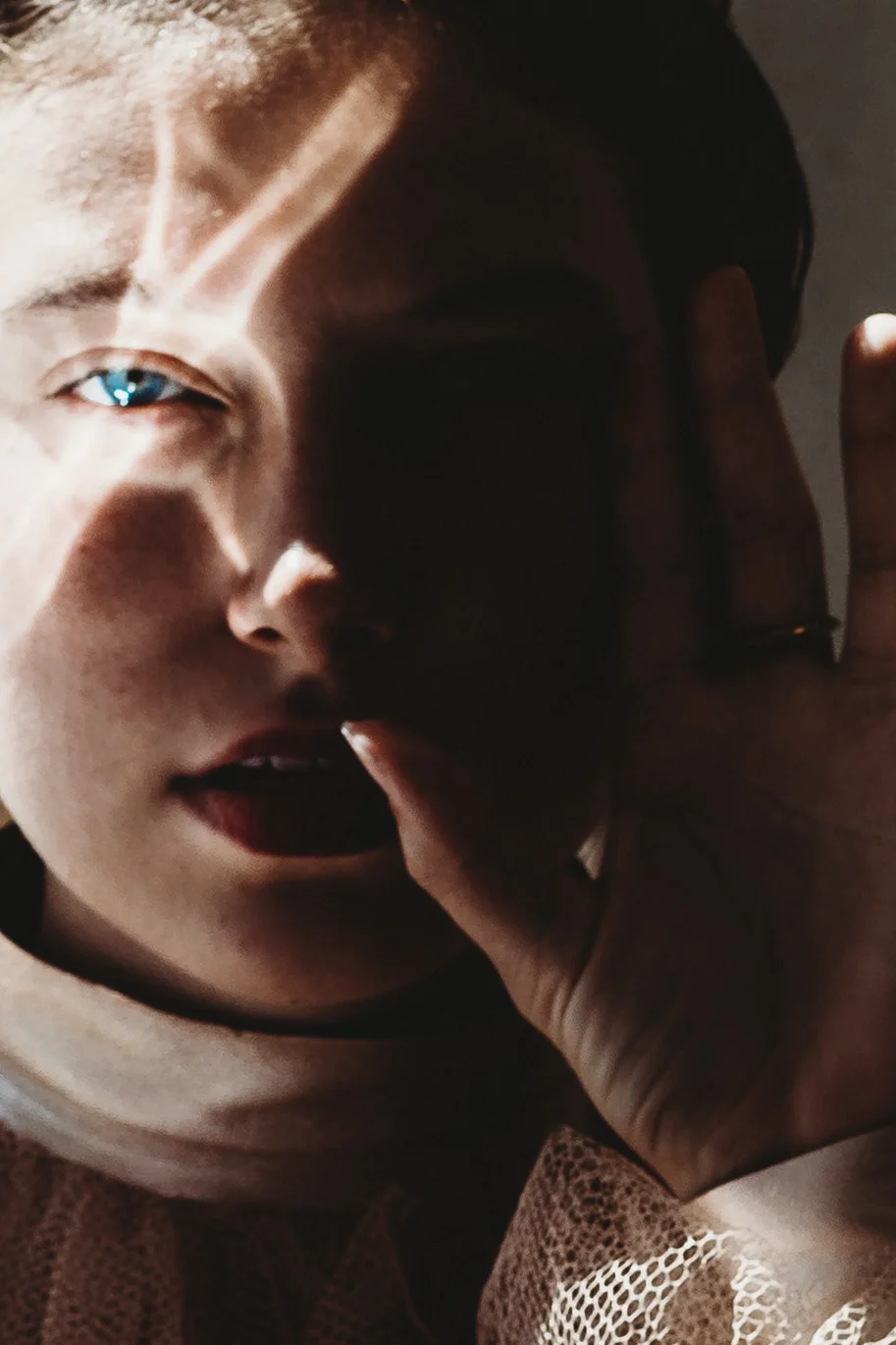 The Girl with the Golden Rings