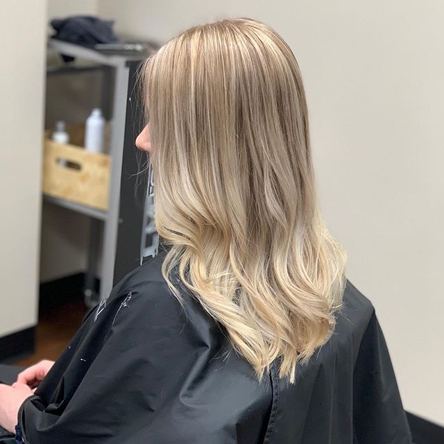 Swipe to see the before! ➡️ #beforeandafter #haircolor #haircut #passionateabouthair #licensetocreate #lovesherjob #jessica #paulmitchellcolor #paulmitchellpro #healthyhair #painting #foiledhair @hairby_jessh @paulmitchellus @paulmitchellpro