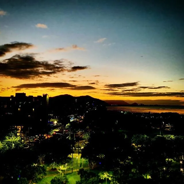 Friday night in town. 
#cairns #sunset #myfnqlife #friday #hilton #winter #qld #queensland #exploretnq #oz #aus #aussie #australia #aussiephotos #australiagram #ig_australia #ig_captures #fnq #tropical #seeaustralia #iphonex #iphonephotography #exploringtheglobe #nature