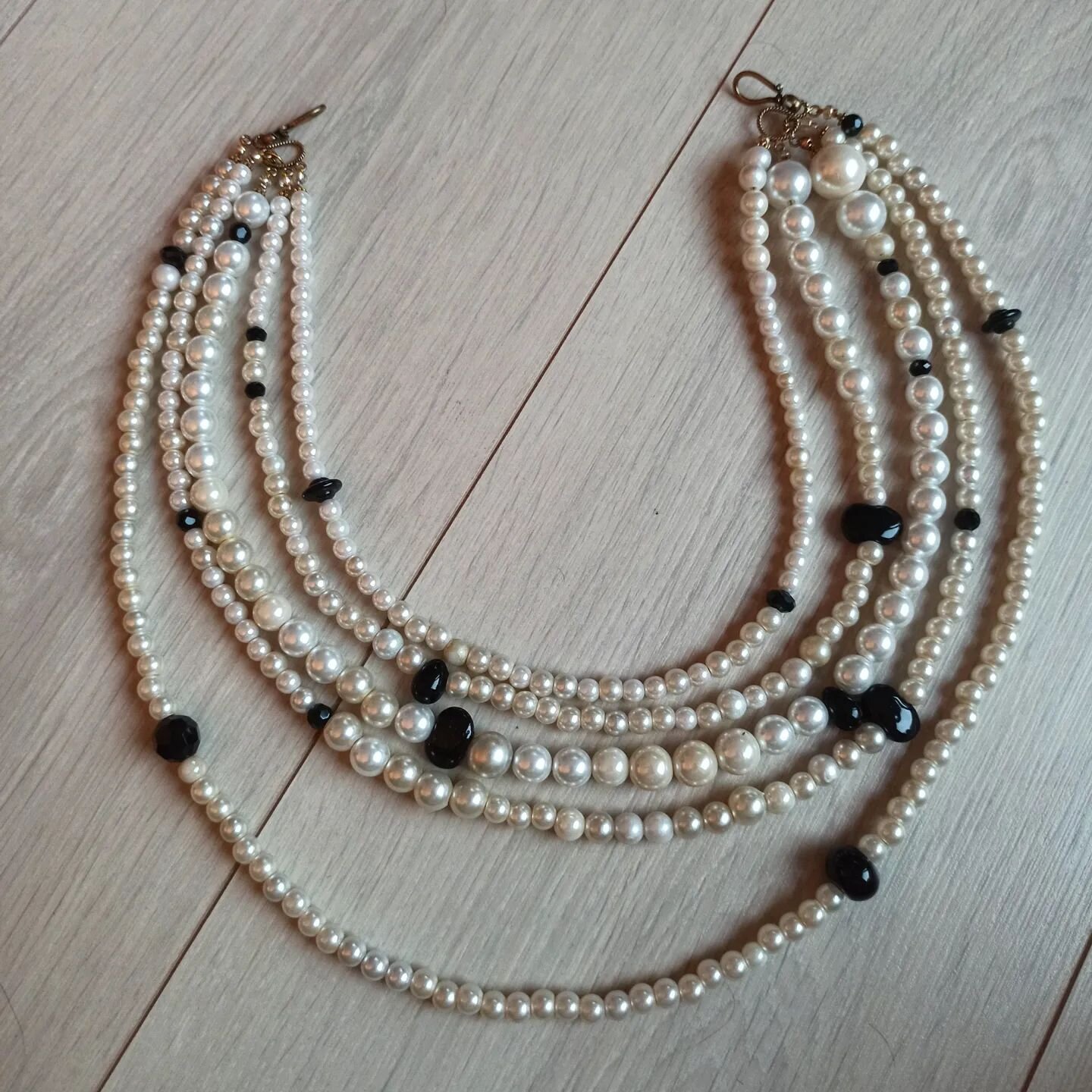 Who Said that Opera Jewellery makes earrings only ?!?! 
Here is a 5 rows pearls neckless with Swarovski and glass beads. 
What Do you this of this ?
.
.
.
#jewelry #jewellerydesign #jewellery #neckless #pearls #pearlsnecklace #opera #operaislife #ope