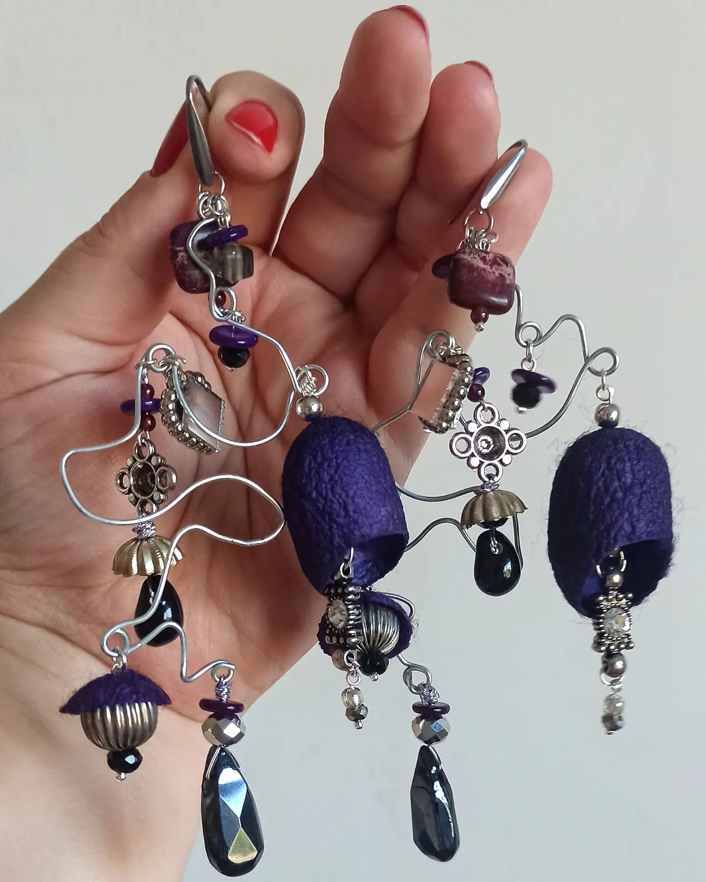 Purple season is out !! 
Here is a pair of custome design Peter Grimes earrings for the lovely @merjaninsta2018 
What do you think of this ?!
Can you try to guess what the big purple  component are made of ?!? Comment if you know
.
.
.
#fallmood #ope
