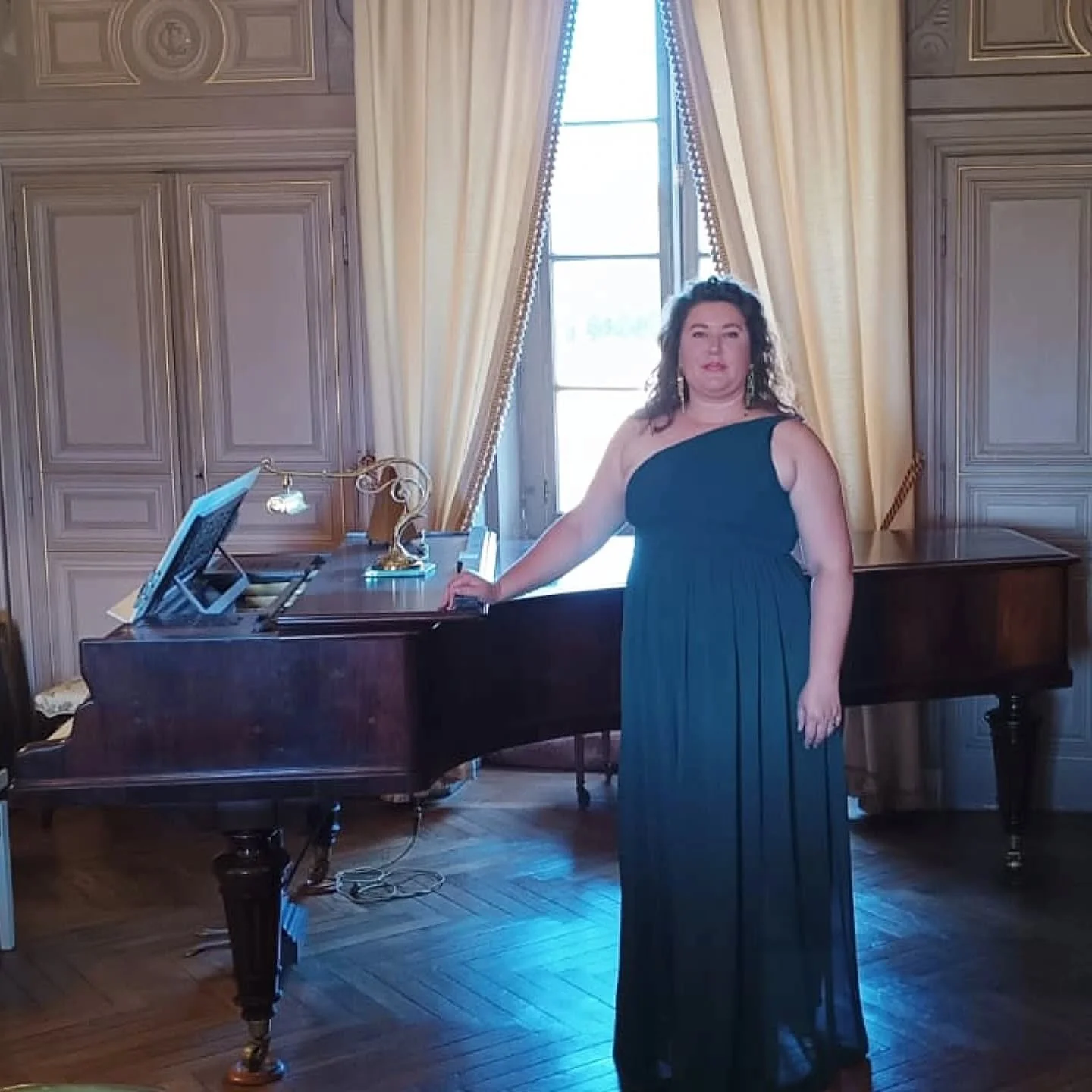 [Concert m&eacute;lodie &amp; lied ch&acirc;teau Le Martreil]

Last night marked the final concert of the season at Ch&acirc;teau Le Martreil in the Mauges region. For this occasion, we crafted a romantic program, &quot;Le chant du coeur: de Shubert 