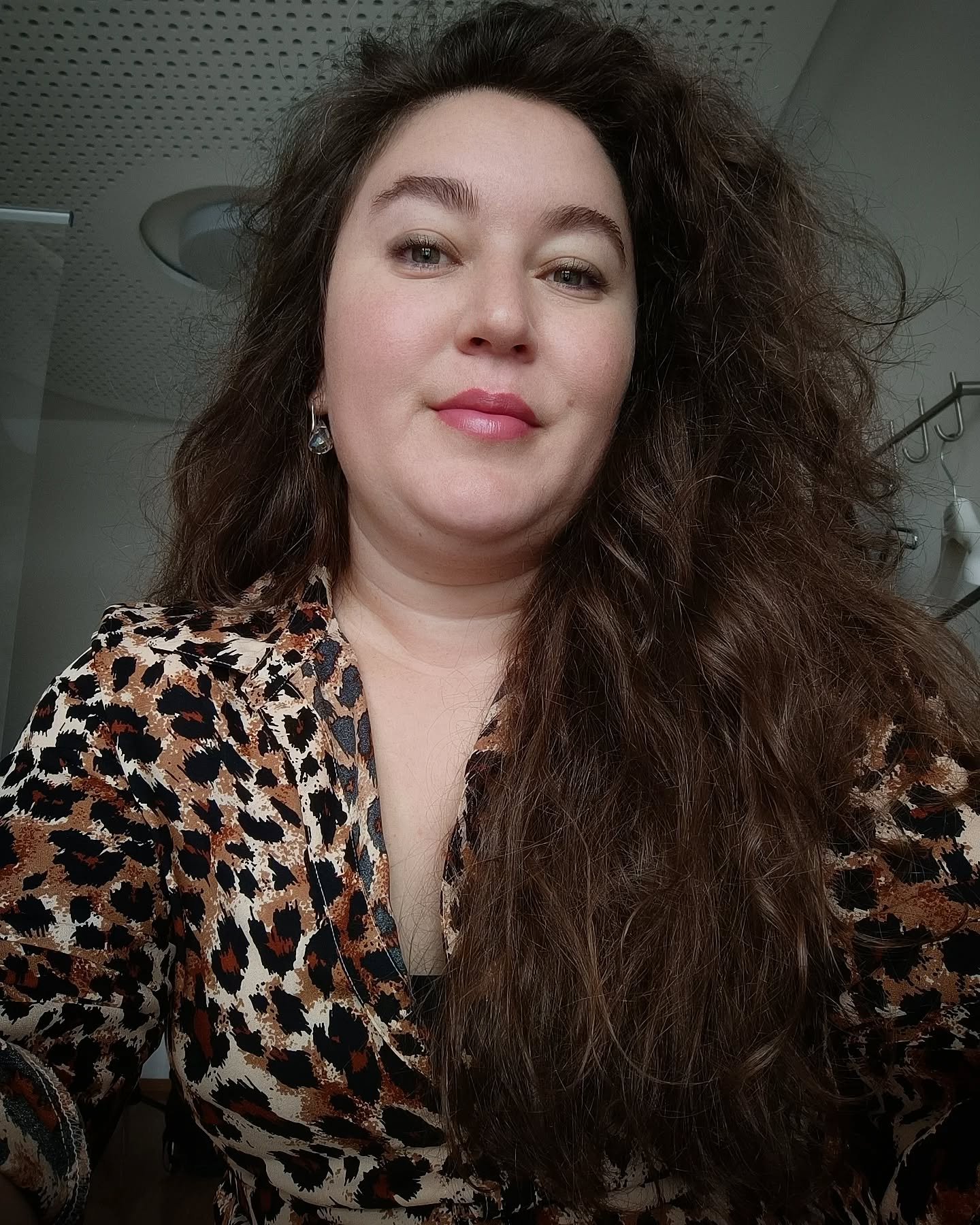 [What does it imply to have a dramatic voice ?] 🔎

Oh well ... Here comes an important topic to me since I face this question regularly in my singing growth. I see larger instruments than the norm struggling - suffering from a lack of guidance or re