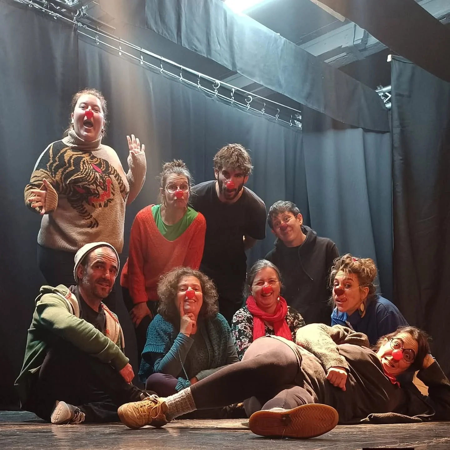 [RETROSPECTIVE FIN DE STAGE]
👏👏👏👏
L'adage "Toutes les bonnes choses ont une fin" est de circonstance. 

En d&eacute;but Novembre avait lieu le stage pluridisciplinaire th&eacute;&acirc;tre d'impro - voix - clown au Th&eacute;&acirc;tre 