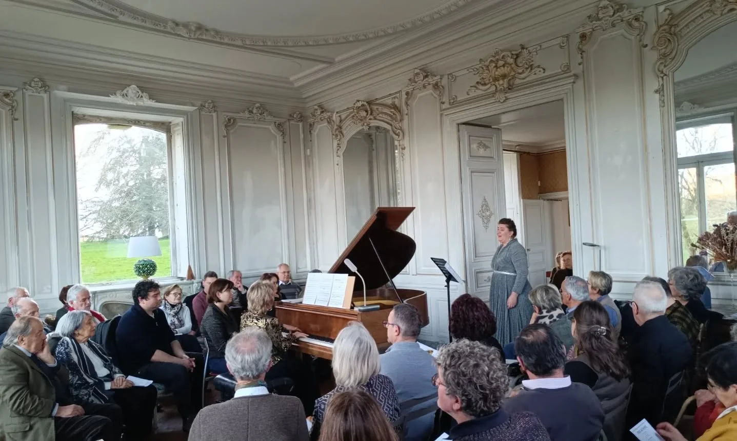 [RETROSPECTIVE CONCERT]

Ah qu'ils sont beaux ces concerts du Duo Ciel de Soir ...! 
la p&eacute;riode est active car nous avons une s&eacute;rie de concerts &agrave; guichet ferm&eacute;s (grande fiert&eacute;) jusqu'en F&eacute;vrier. 
Hier, nous &