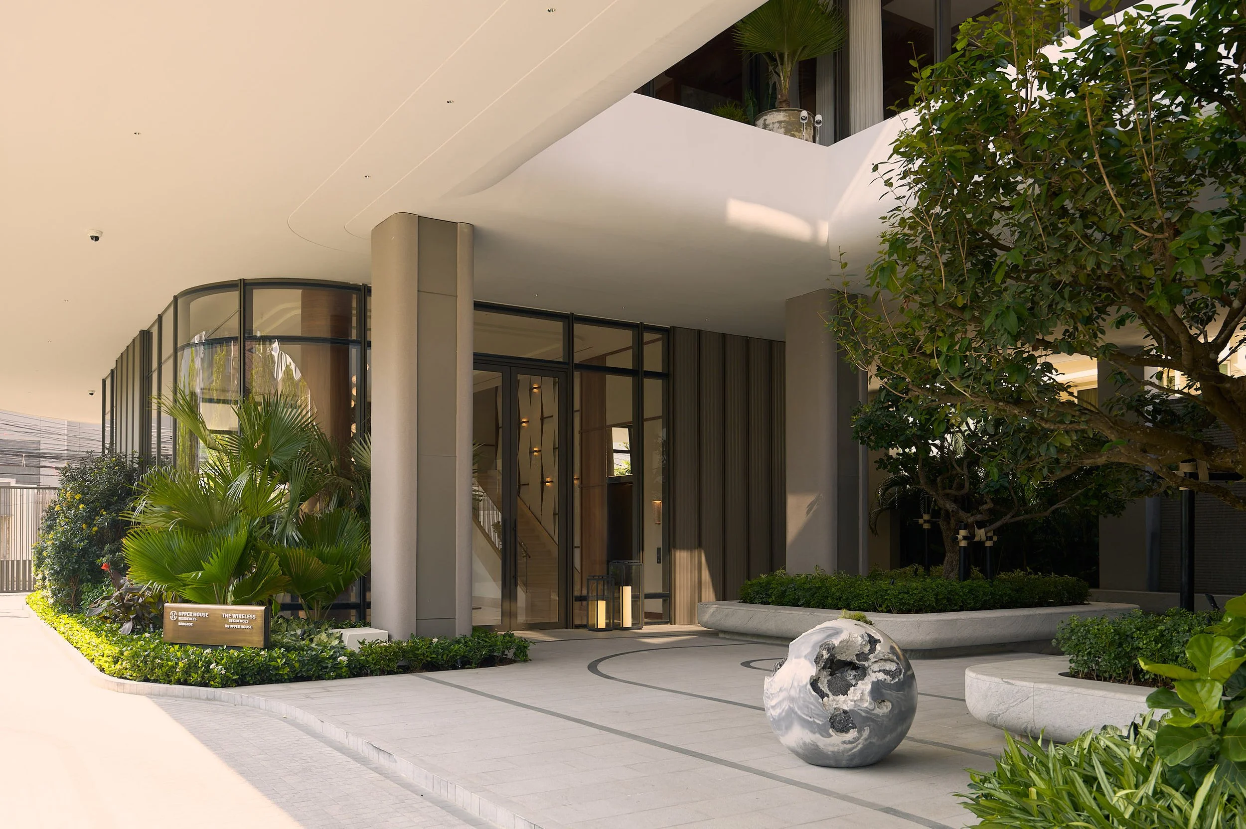 UPPERHOUSE_ENTRANCE_555.jpg